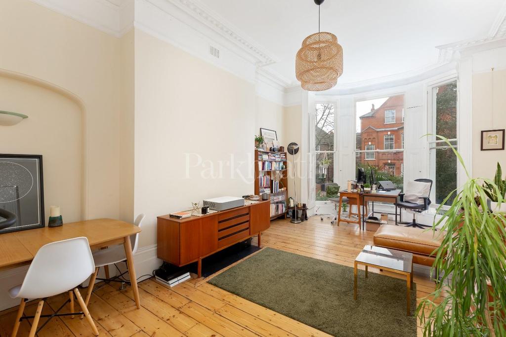 Lawn Road, Belsize Park NW3 2 bed flat £2,383 pcm (£550 pw)