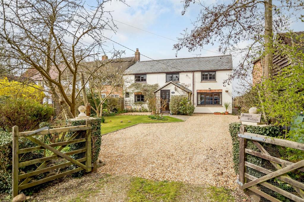 Church Street, Twyford, Buckingham... 4 bed semidetached house £575,000