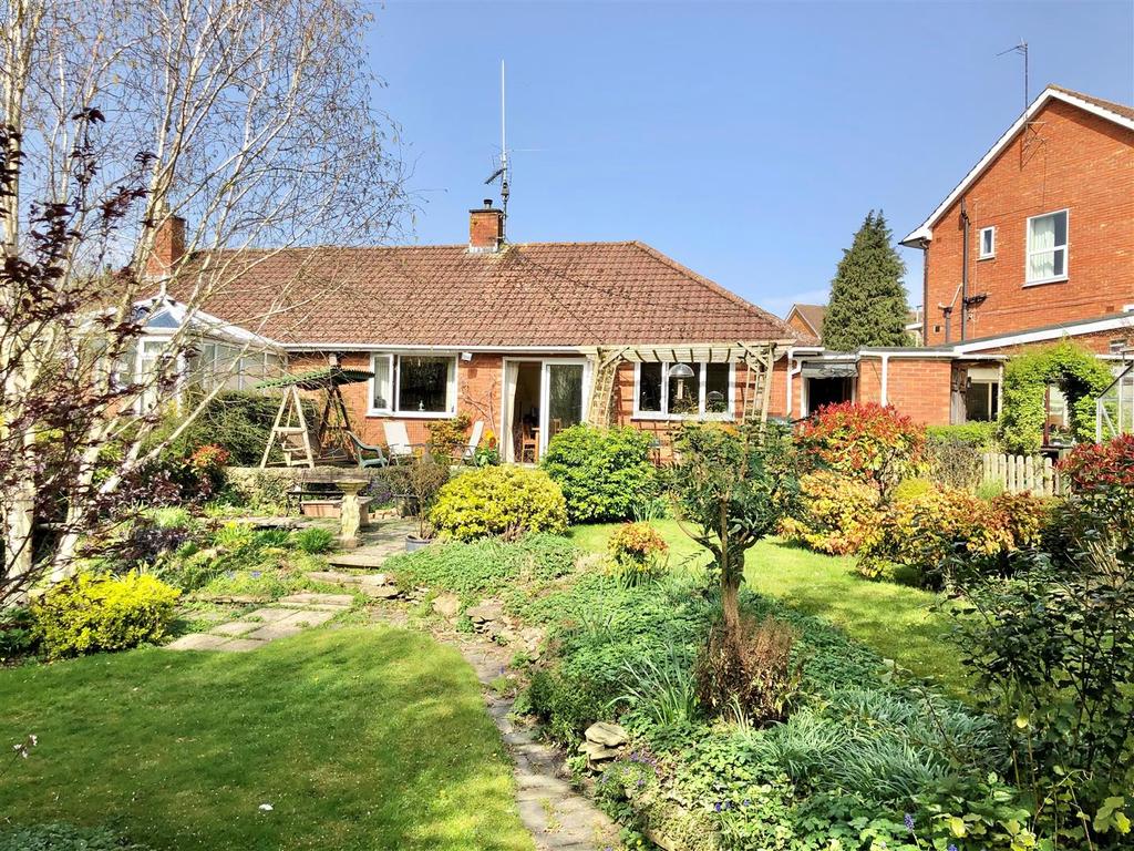 Forest View Road, Tuffley, Gloucester 2 bed semidetached bungalow £