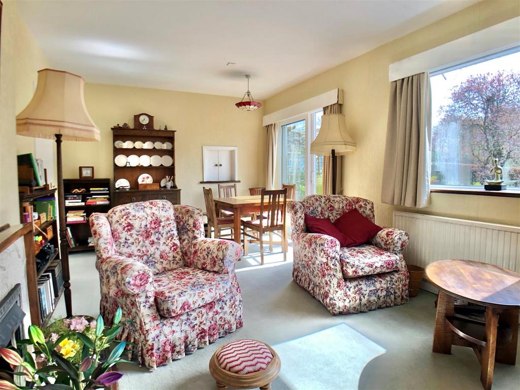 Forest View Road, Tuffley, Gloucester 2 bed semidetached bungalow £