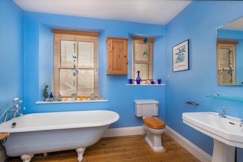 Family Bathroom.jpg