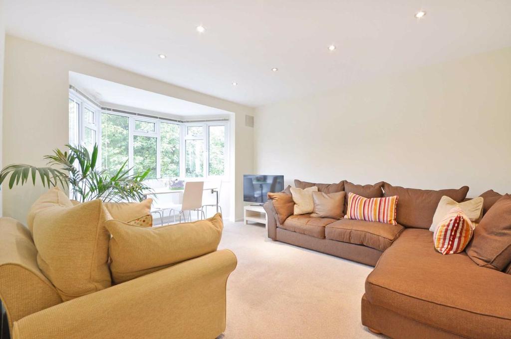 Vines Avenue, Finchley, London, N3 2 bed flat £1,499 pcm (£346 pw)