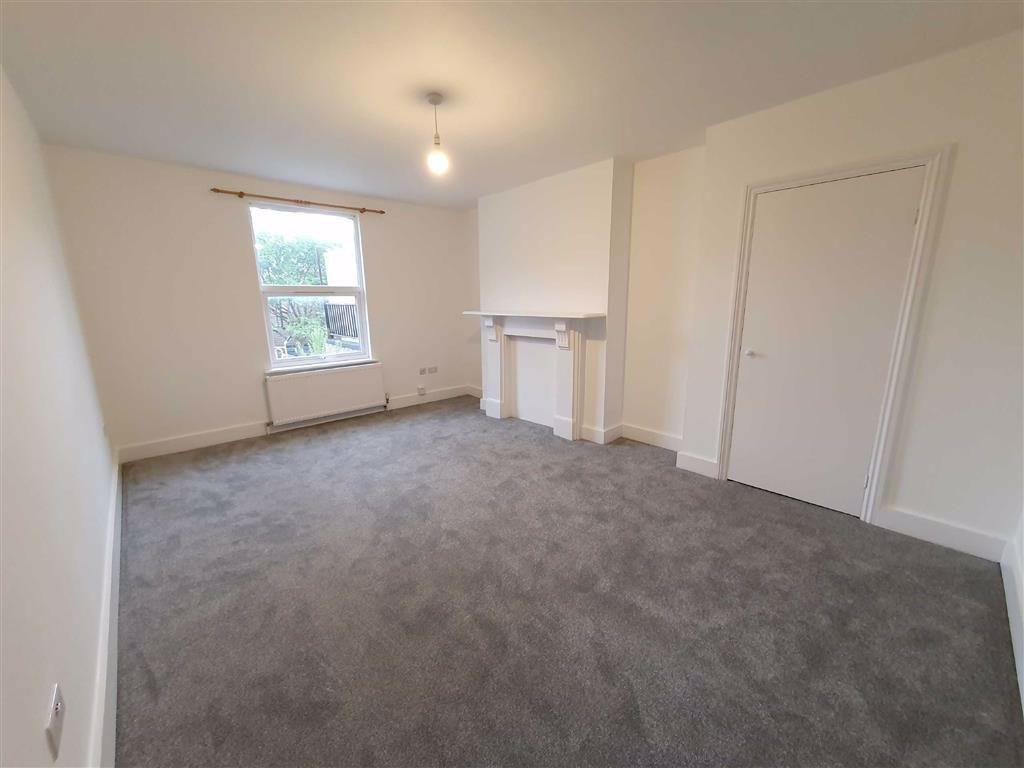 Kilburn Lane, Queens Park Borders... 2 Bed Flat - £1,400 Pcm (£323 Pw)