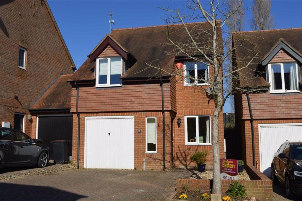 Walford Gardens, Wimborne, Dorset 4 bed detached house £425,000