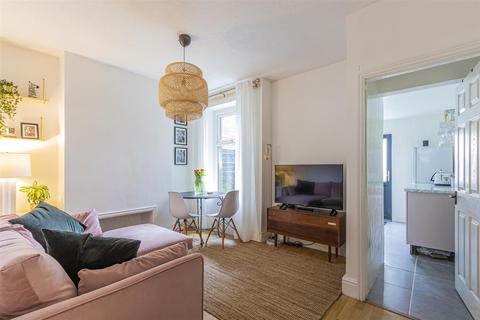 26 Aberystwyth Street, Cardiff, CF24 2EW
