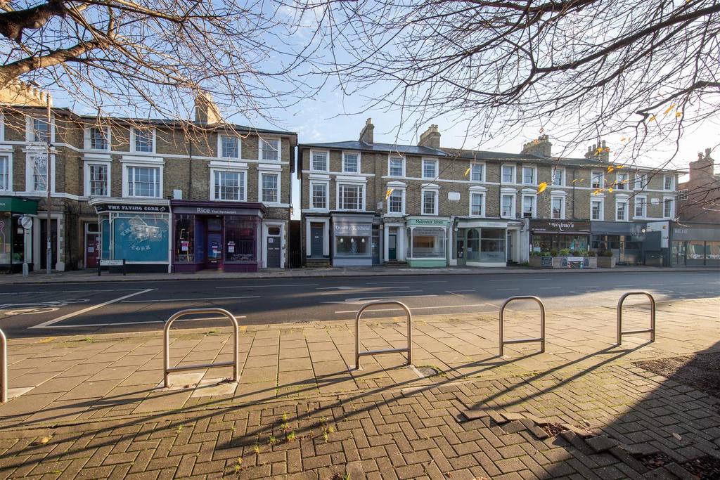 St. Cuthberts Street, Bedford 1 bed flat £775 pcm (£179 pw)