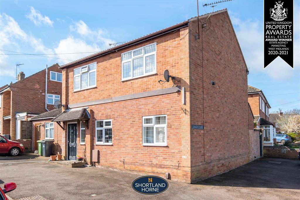 Woodland Road, Kenilworth 2 bed apartment £200,000