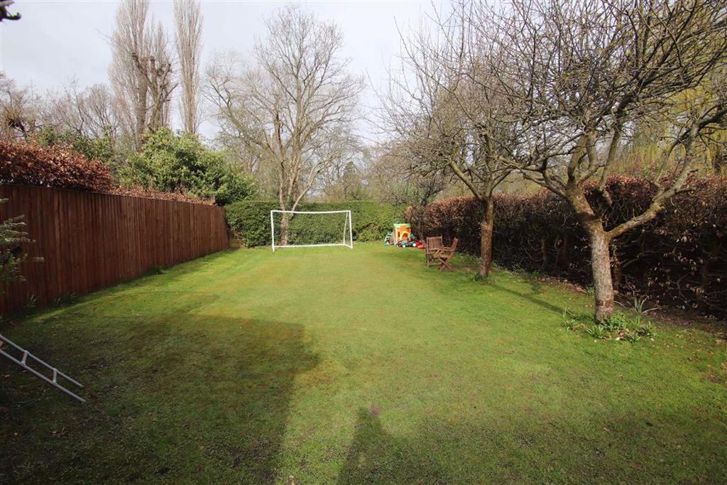 Deanway, Wilmslow 3 bed semidetached house £450,000