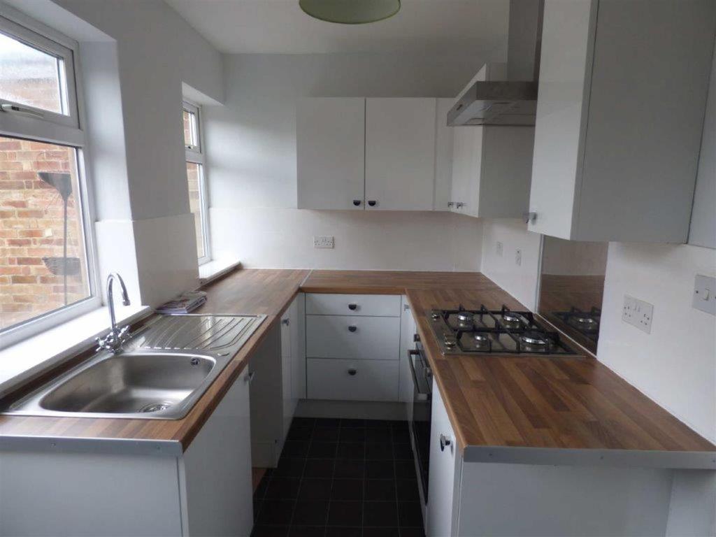 104 Steynburg Street Hull 2 bed terraced house £475 pcm (£110 pw)
