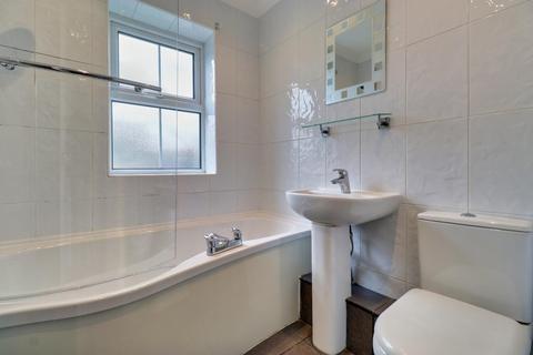 1 Bridge Wood Close, Horsforth, Leeds, LS18 5TR