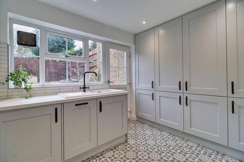 16 Bridge Wood Close, Horsforth, Leeds, LS18 5TR
