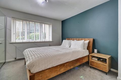 16 Bridge Wood Close, Horsforth, Leeds, LS18 5TR