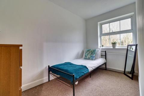 16 Bridge Wood Close, Horsforth, Leeds, LS18 5TR