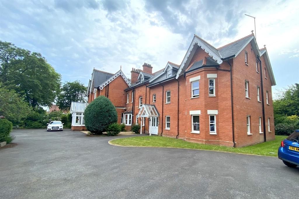 Carlton House, Cavendish Place, Dean Park, Bournemouth 2 bed apartment