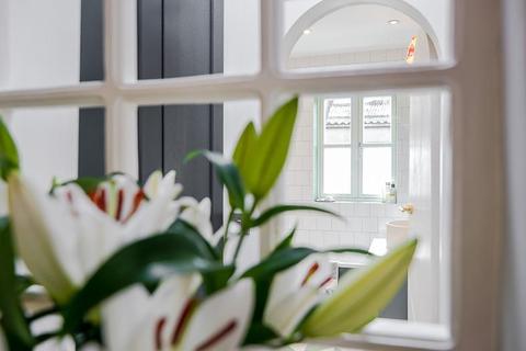 13 Steerforth Street, London, SW18 4HH