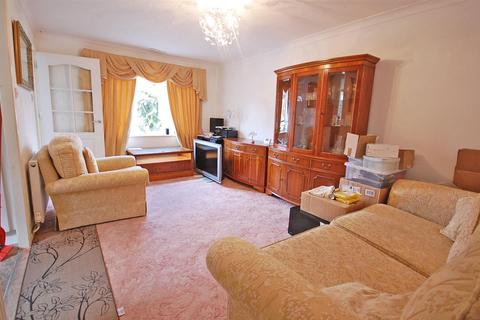 83 Derwent Way, Great Notley, Braintree, CM77 7UX