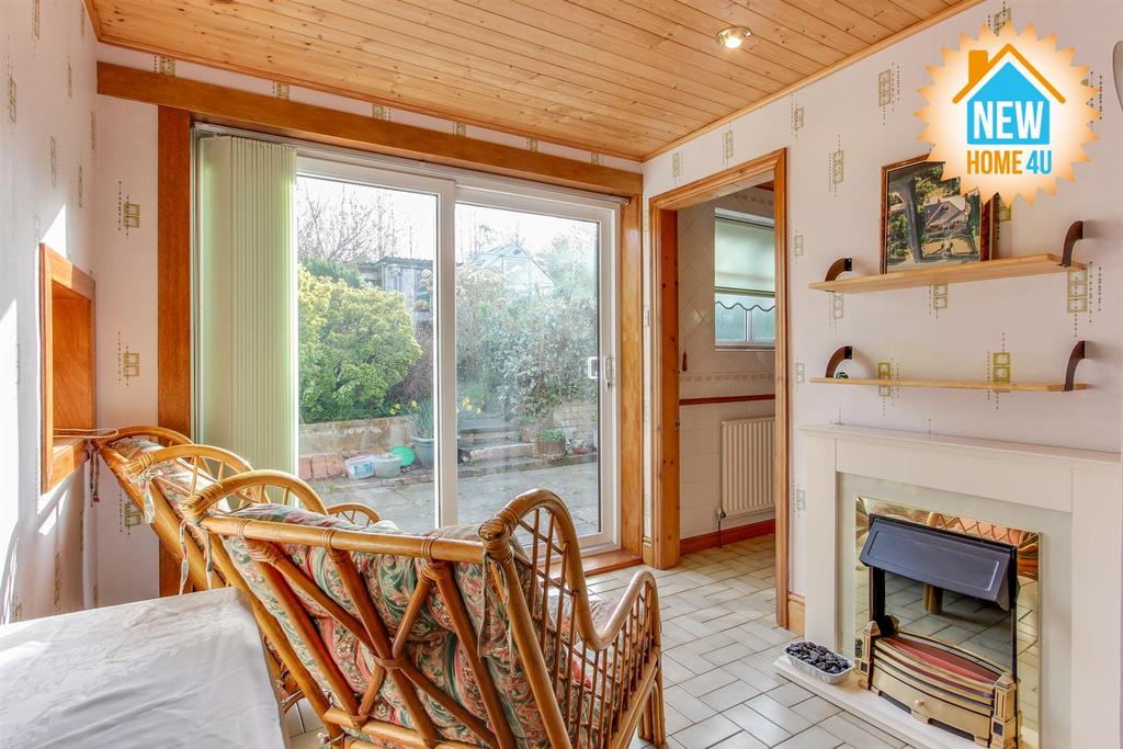 Day room / main bedroom: