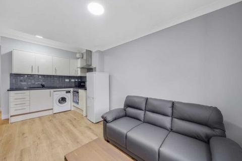 1 bedroom flat to rent, Frithville Gardens, Shepherds Bush, London W12 7JN
