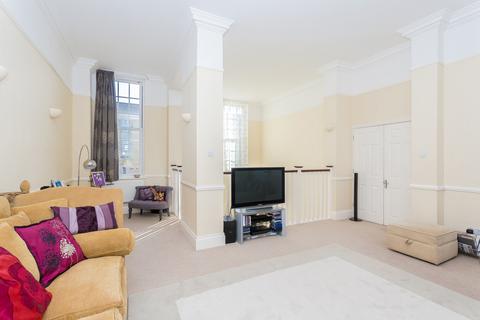 25 Brigade Place, Caterham, CR3 5ZU