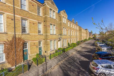 25 Brigade Place, Caterham, CR3 5ZU