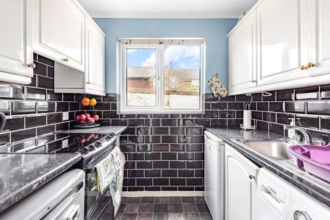 46 Bracken Close, Carterton, OX18 1UB