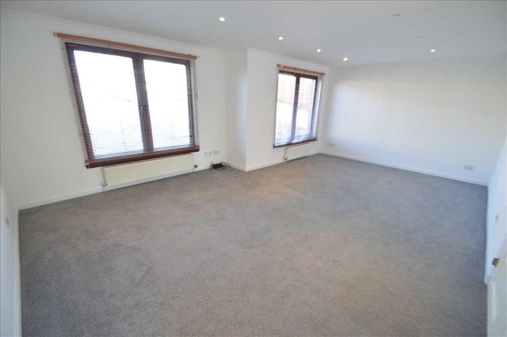 Leith Avenue, Stonehouse 3 bed semidetached house £149,995