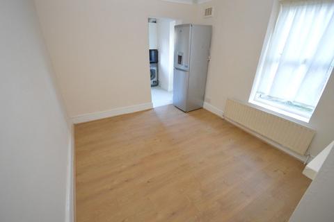 3 bedroom apartment to rent, 47A Forest Lane