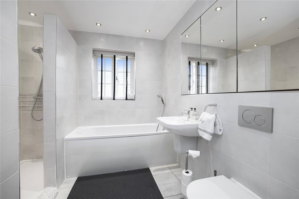 En Suite Bathroom