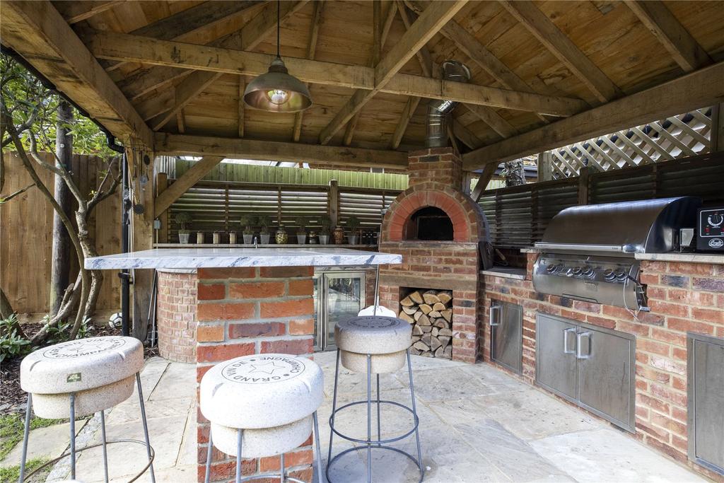 Outdoor Kitchen