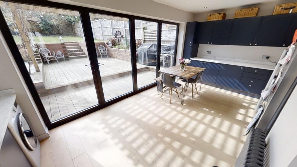 John Cobb Road, Weybridge, KT13 4 bed house £650,000