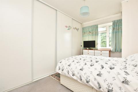 2 bedroom maisonette for sale, Victoria Close, Horley, Surrey