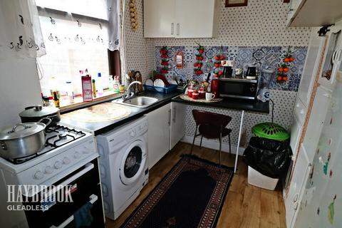 8 Barnardiston Road, Sheffield, S9 4RW