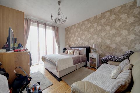 84 Halstead Road, Winchmore Hill, London, N21 3DS