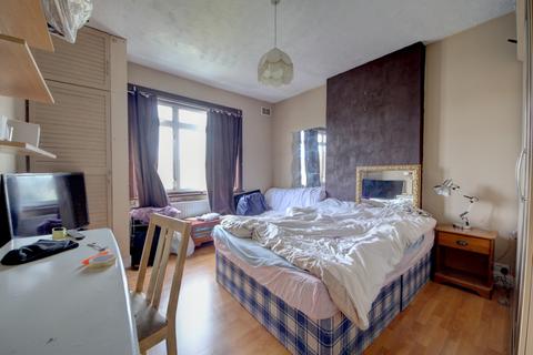 84 Halstead Road, Winchmore Hill, London, N21 3DS