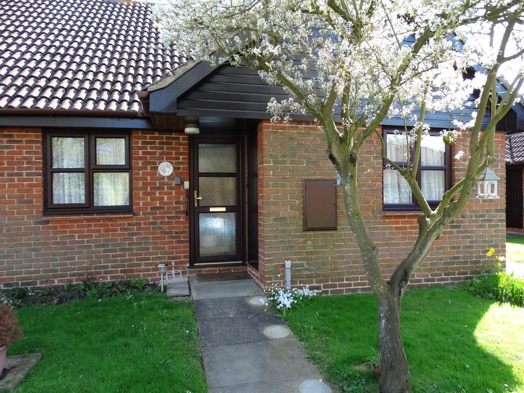 Marden, Kent 2 bed semidetached bungalow for sale £220,000