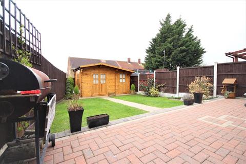 16 Appleby Drive, Romford, RM3 7SH