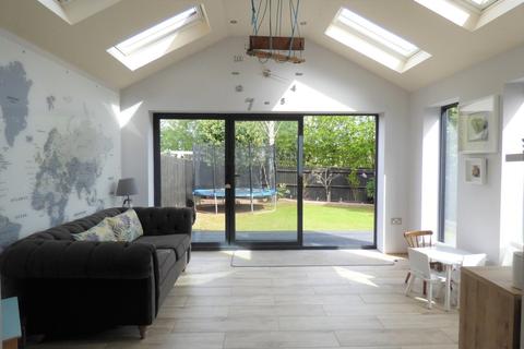 4 Livingstone Drive, Lichfield, WS14 9NY
