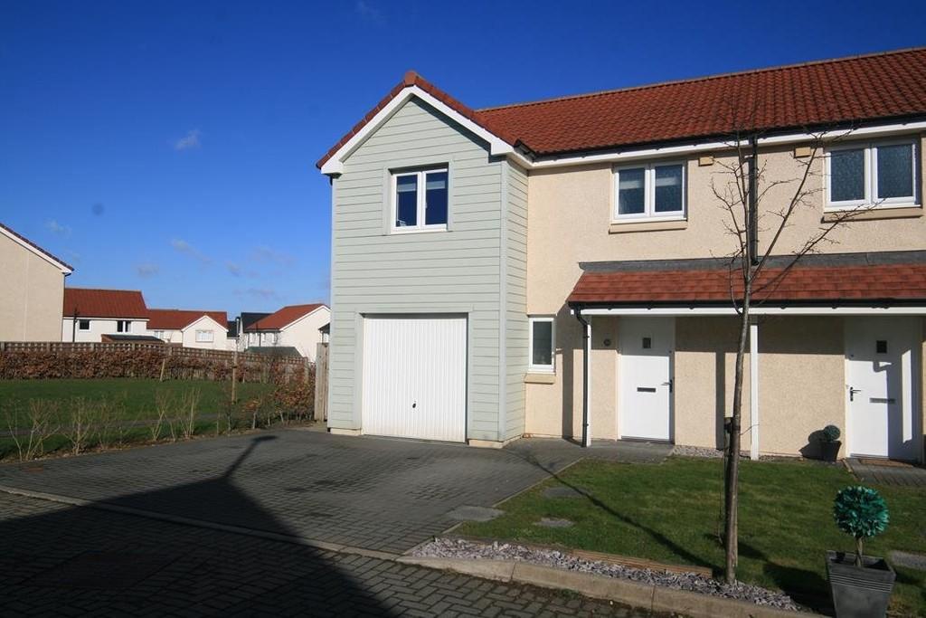 Rowan Walk, East Calder 3 bed semidetached house £227,000