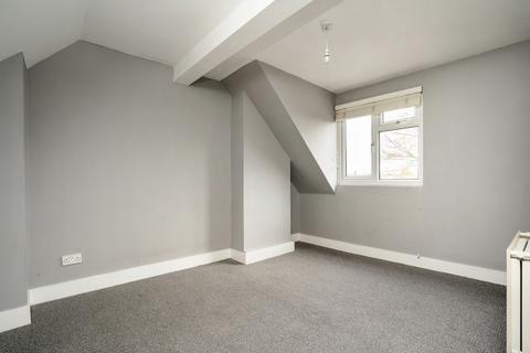 Flat 4, 22 Aldersbrook Road, London, E12 5HH