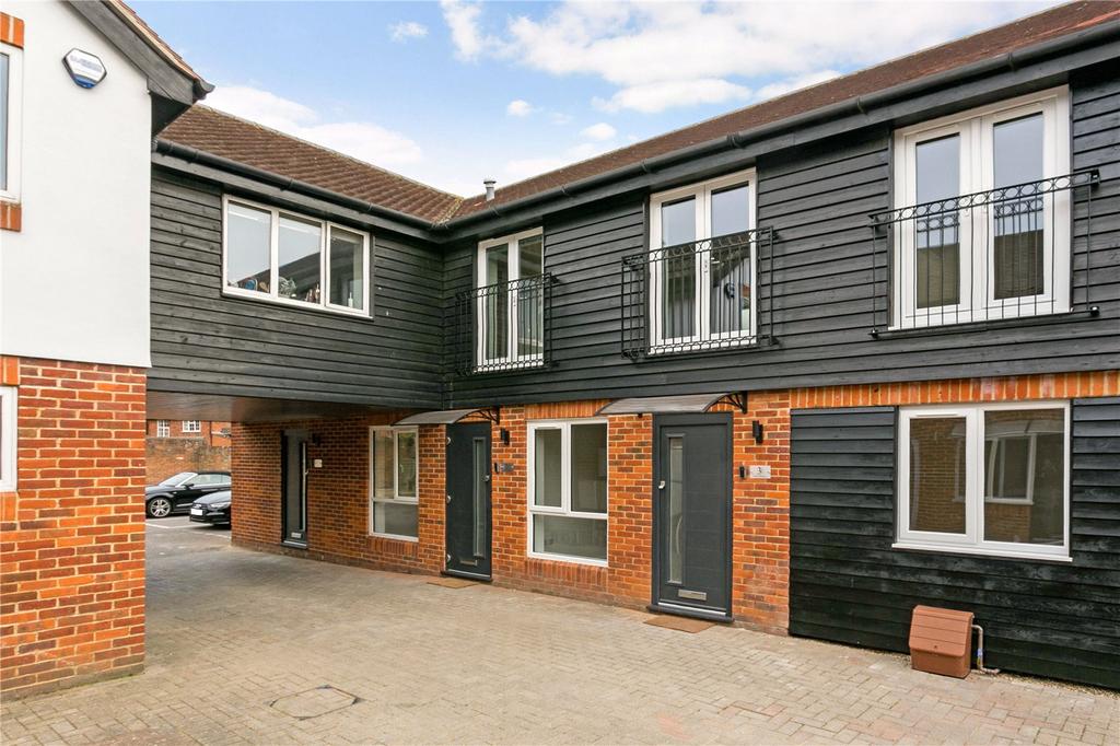 Little Marlow Road, Marlow, Buckinghamshire, SL7 2 bed character