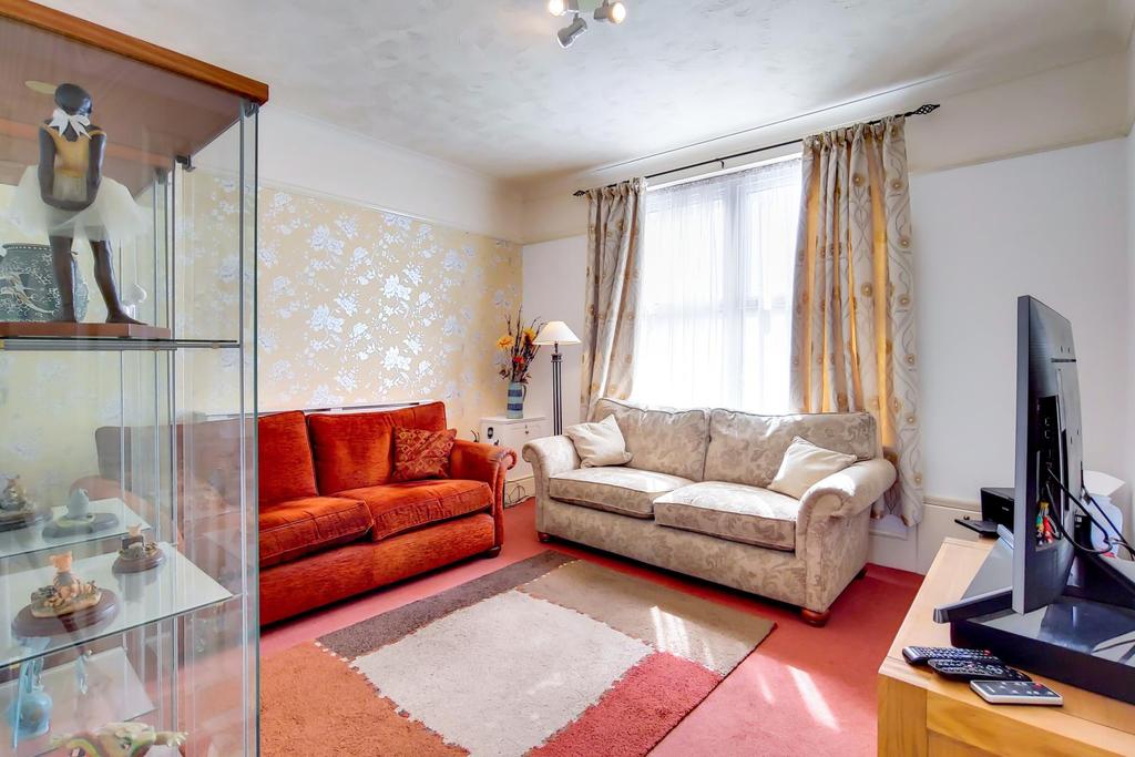 Bromley Gardens, Shortlands, Bromley, BR2 3 bed detached house £550,000
