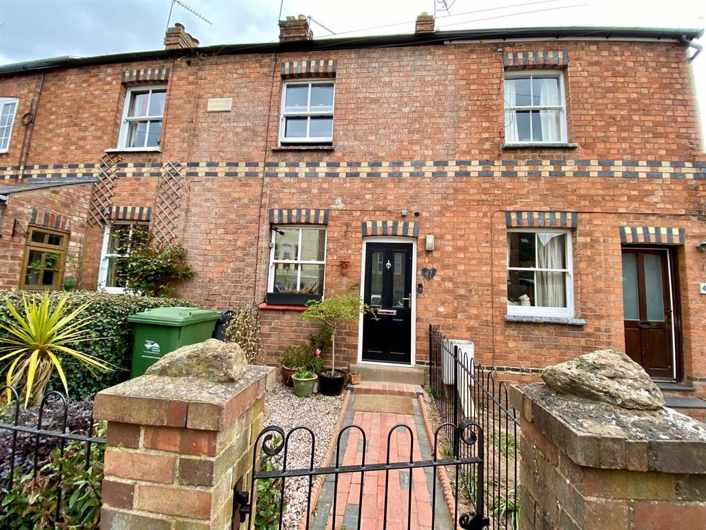 Quest Hills Road, Malvern 2 bed terraced house £225,000