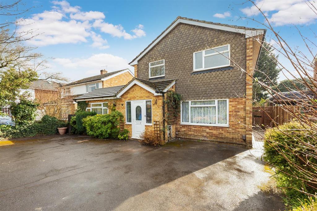 Lees Close, Maidenhead 4 bed detached house £775,000
