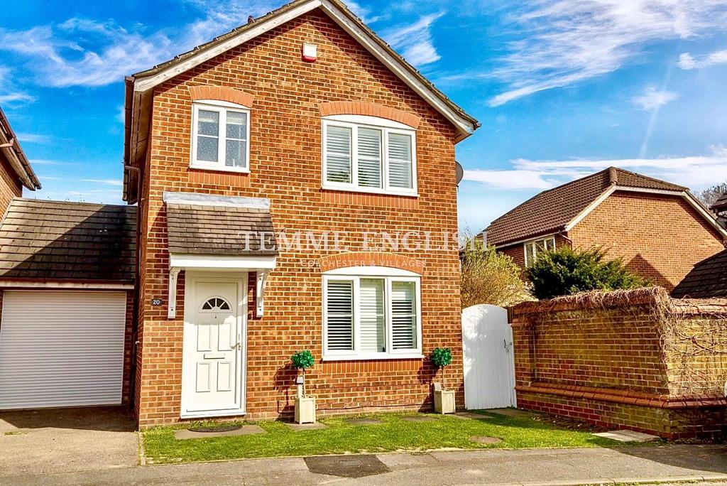 Stable Close, Stanway, Colchester 3 bed link detached house £325,000