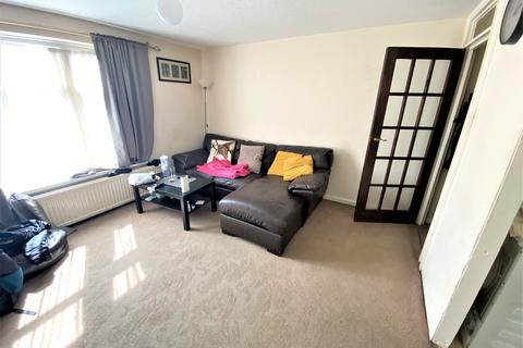 1 bedroom flat to rent, LYNN RD, NEWBURY PARK, ILFORD IG2