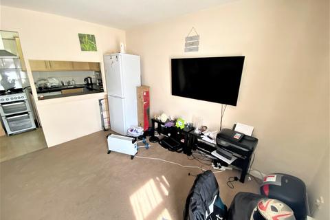 1 bedroom flat to rent, LYNN RD, NEWBURY PARK, ILFORD IG2