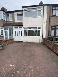 3 bedroom terraced house to rent, Brendon Road, Essex RM8