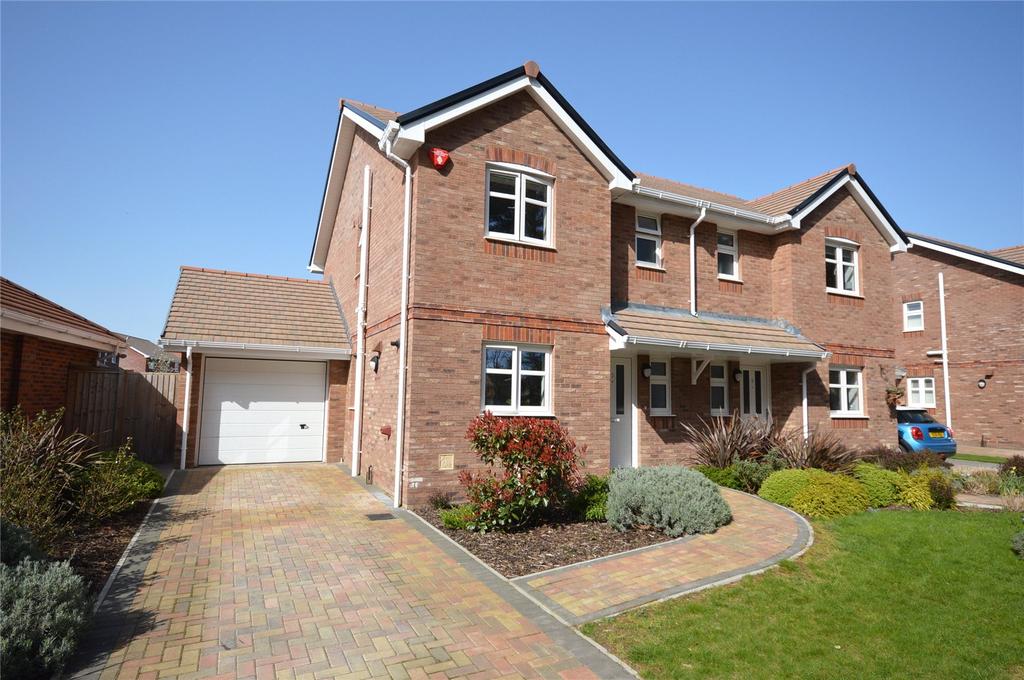 Knight Gardens, Lymington, SO41 3 bed semidetached house £475,000
