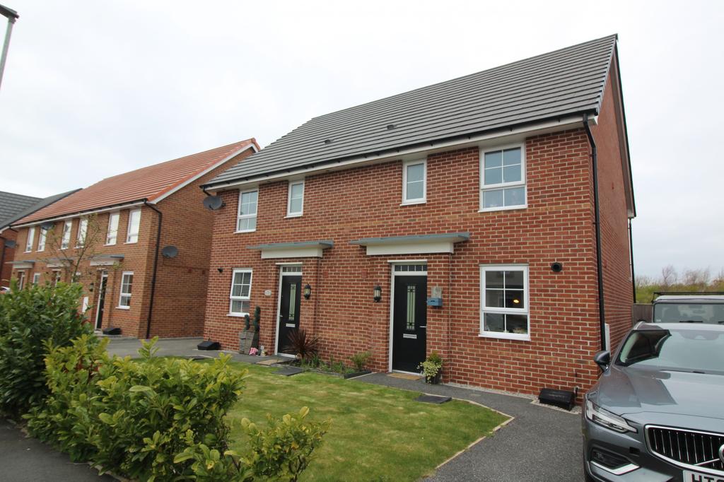 Hawthorn Drive, ThorntonCleveleys, FY5 3 bed semidetached house £