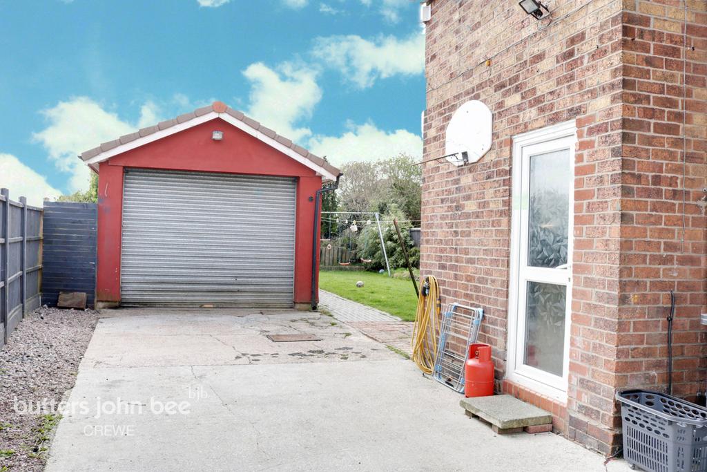 Bradfield Road, Crewe 3 bed semidetached house £140,000